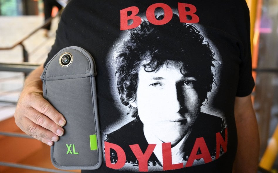 Bob Dylan zażądał, by widzowie nie mogli korzystać z telefonów komórkowych podczas jego koncertów