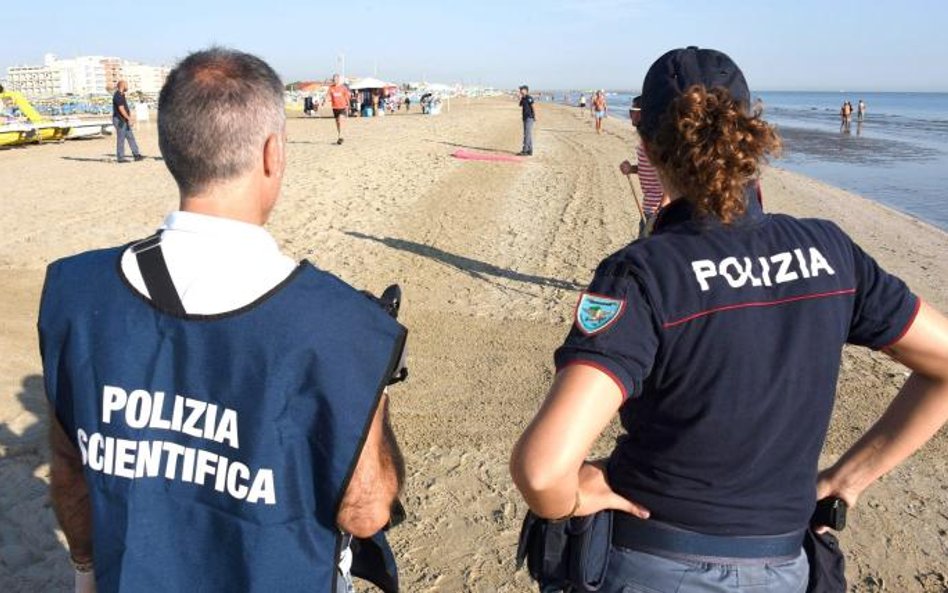 Rimini ma 15 km wspaniałej plaży. Ale w nocy kontrolę nad nią przejmują gangi narkotykowe z Maghrebu