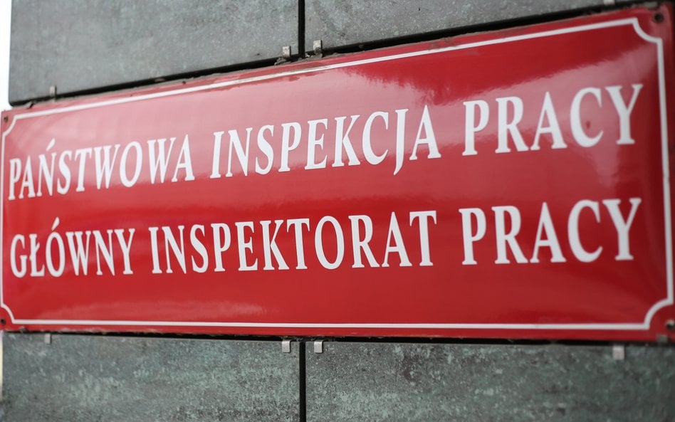 Jak inspektor zmieni samozatrudnienie na etat, to będą problemy z PIT, VAT i ZUS