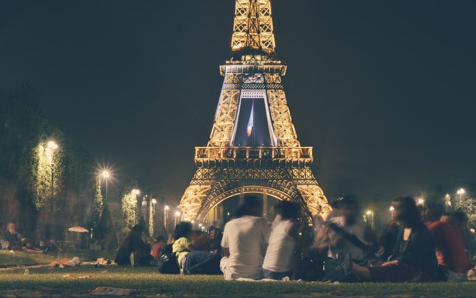 Po Danii ekspatrianci najkrócej pracują we Francji - przeciętnie 41 godzin tygodniowo.