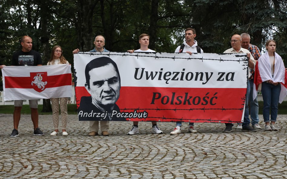 Akcja solidarności z uwięzionym Andrzejem Poczobutem, dziennikarzem i działaczem Związku Polaków na 