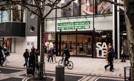 Firma założona przez Luciano Benettona zasłynęła głośnymi, kontrowersyjnymi kampaniami reklamowymi.