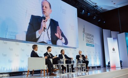 Uczestnicy debaty poświęconej rozwojowi e-commerce podczas Europejskiego Kongresu Finansowego w Sopo