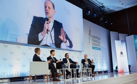 Uczestnicy debaty poświęconej rozwojowi e-commerce podczas Europejskiego Kongresu Finansowego w Sopo
