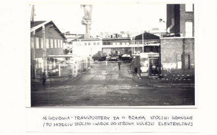 16 grudnia do Stoczni Gdańskiej im. Lenina wkroczyło wojsko wspomagane m.in. czołgami.