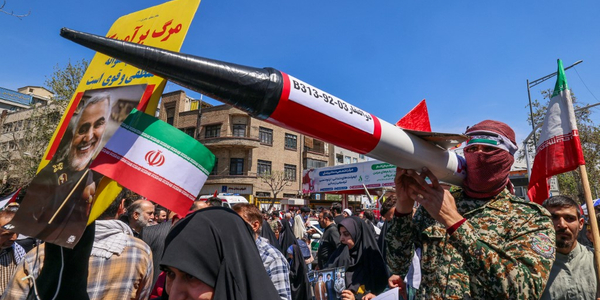 Iran zaatakował Izrael.  Wystrzelił w jego stronę setki dronów