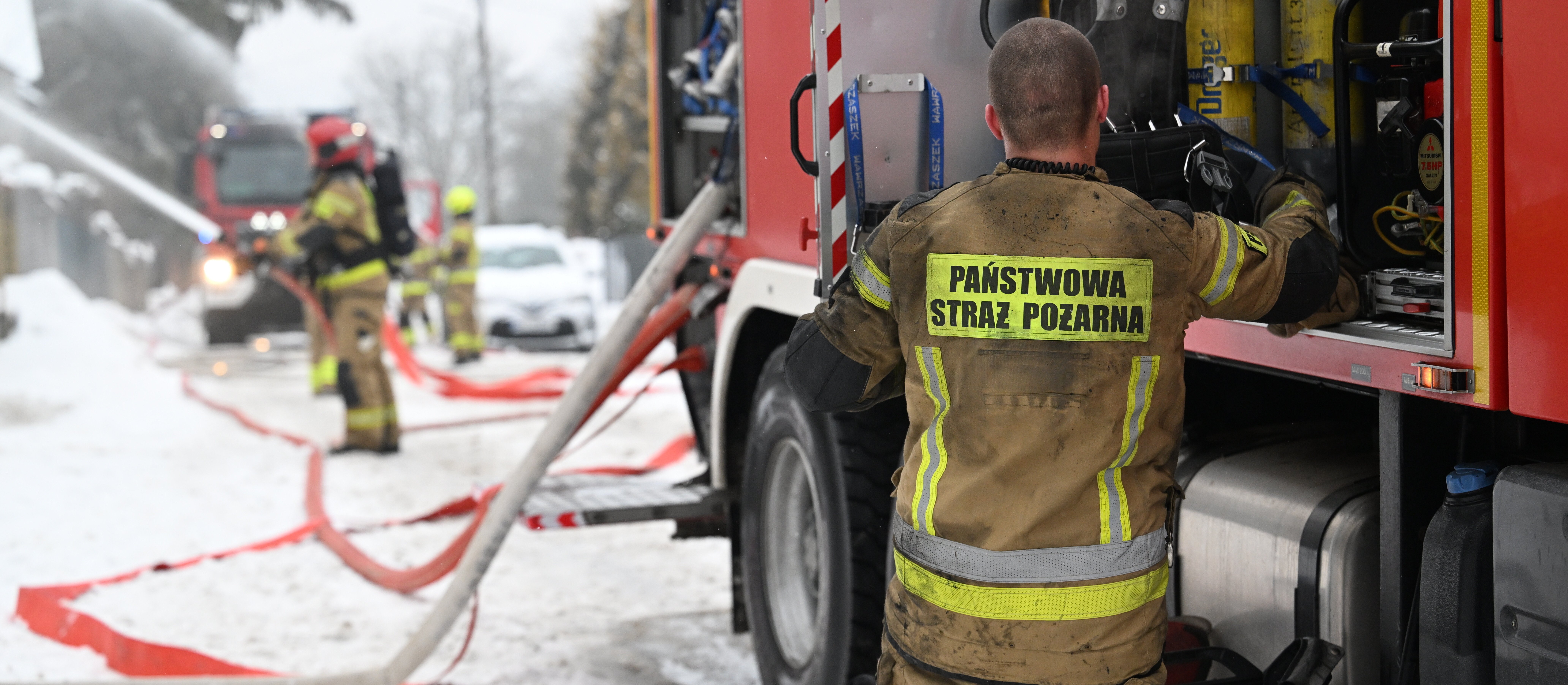 Kilkanaście zastępów straży gasi pożar DPS-u w Szczawnie. Są poszkodowani