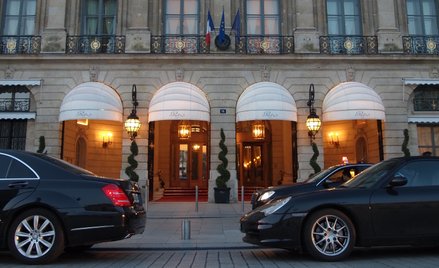 Paryski hotel Ritz przygotował kolekcję ubrań stworzoną wspólnie z amerykańską marką Frame.