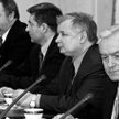 Rok 2003. Leszek Miller (pierwszy z prawej) i Jarosław Kaczyński u prezydenta. Obok Władysław Frasyn