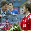 Maj 2007 roku - Trener Wisły Kazimierz Moskal żegna odchodzącego do Borussii Dortmund Jakuba Błaszcz