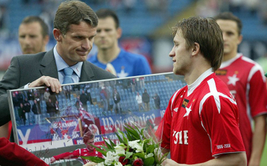 Maj 2007 roku - Trener Wisły Kazimierz Moskal żegna odchodzącego do Borussii Dortmund Jakuba Błaszcz