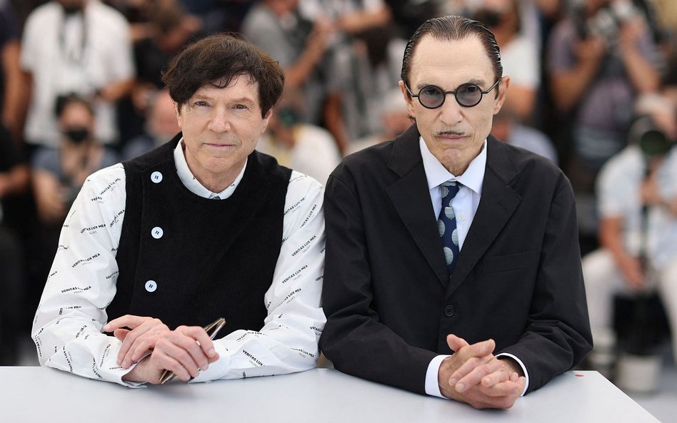 Sparks Russell Mael i Ron Mael przed pokazem „Anette” na festiwalu w Cannes