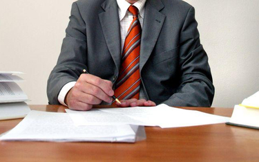 Akt notarialny: powierzenie przed notariuszem ceny sprzedaży