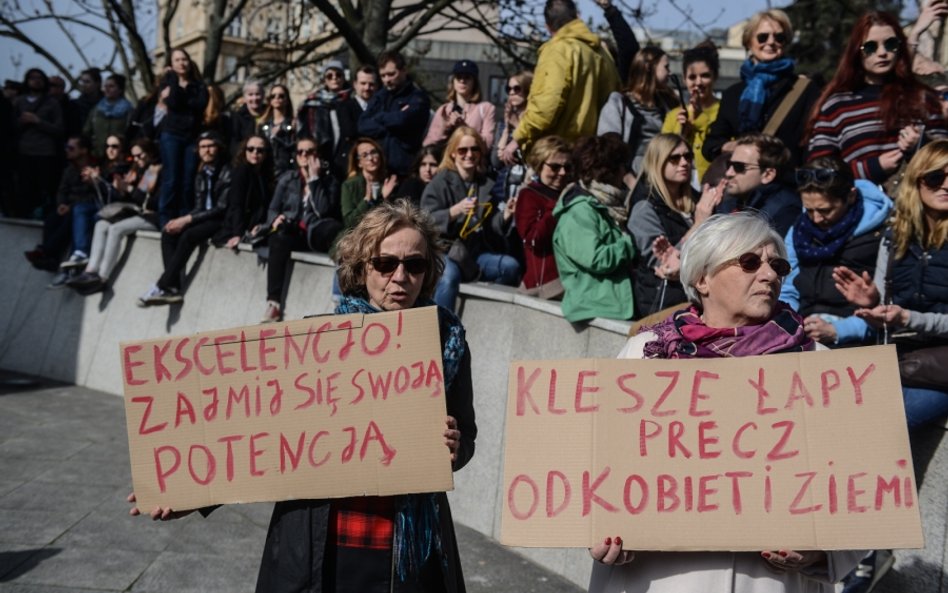 W niedzielę pod Sejmem odbył się protest przeciwniczek zaostrzania prawa aborcyjnego