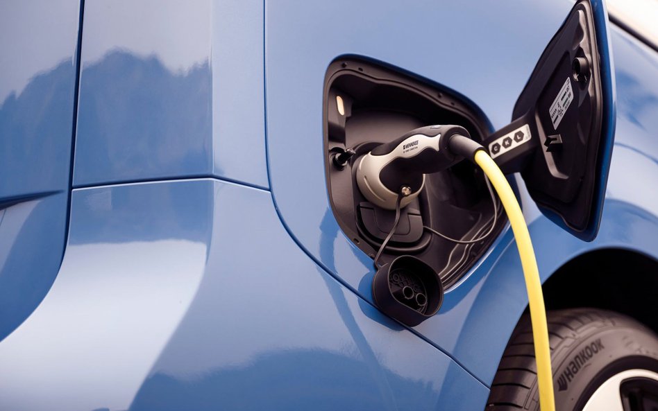 Według danych CEPiK w pierwszych ośmiu miesiącach 2025 roku. zarejestrowano 34 170 samochodów elektr