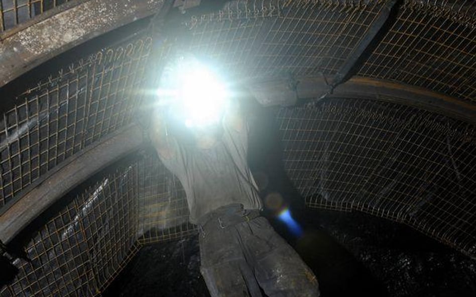 Związkowcy z Kompanii Węglowej alarmują, że zarząd spółki w 2010 r. przewiduje blisko 200 mln zł str