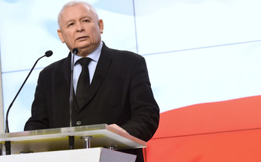 Prezes Prawa i Sprawiedliwości Jarosław Kaczyński podczas konferencji prasowej w siedzibie PiS w War