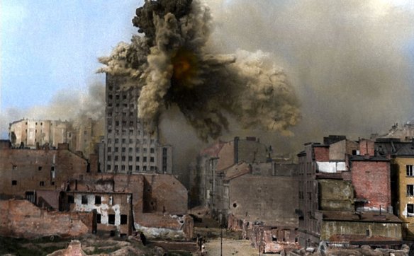 Budynek Prudentialu trafiony 28 sierpnia 1944 r. pociskiem niemieckiego, ciężkiego moździerza typu K