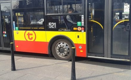 Autobus linii 521 kursuje na trasie Falenica – Dworzec Centralny, choć część kursów już od 2013 roku