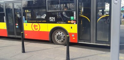 Autobus linii 521 kursuje na trasie Falenica – Dworzec Centralny, choć część kursów już od 2013 roku