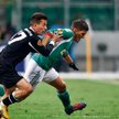 Michał Żyro (Legia) w starciu z piłkarzami Sportingu w pierwszym meczu w Warszawie