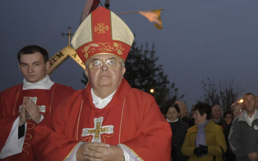 Poseł PO pyta bydgoskiego biskupa o pedofilię w Kościele