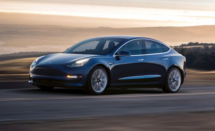 Tesla: Produkcja Modelu 3 w namiocie