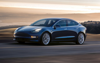 Tesla: Produkcja Modelu 3 w namiocie