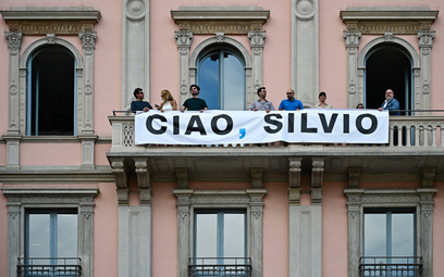 Włosi żegnają Silvio Berlusconiego