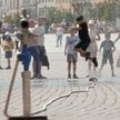 Kurtyny wodne chłodzące warszawiaków w czasie upałów