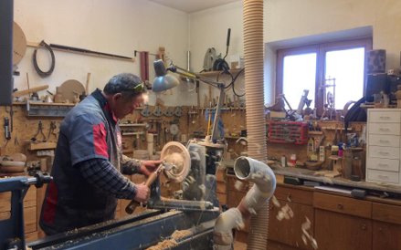 Karl Hainz Windegger z Lany - farmer i rzemieślnik (specjalność wyroby z drewna) - jego pracownia i 