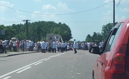 Tomasz Cimoszewicz o procesji: A wy na maratończyków narzekacie