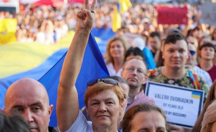 Uroczystość z okazji Dnia Niepodległości Ukrainy na pl. Zamkowym w Warszawie.