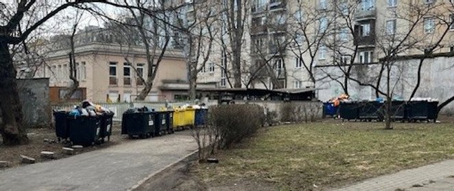 Ponadliczbowe pojemniki nie mieszczą się w altanach śmietnikowych, a ich zapełniona zawartość przyci