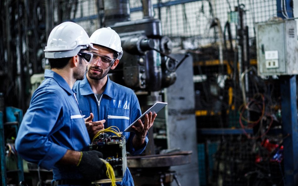 PMI wzrósł do 49 pkt w lipcu. Przetwórstwo hamuje spadek, rośnie zatrudnienie