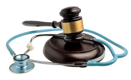 Błędy medyczne: pacjentów nie stać na procesy w sądzie