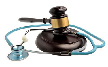 Błędy medyczne: pacjentów nie stać na procesy w sądzie