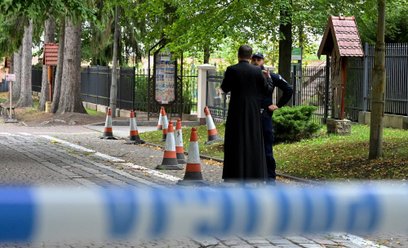 Miejsce ataku nożownika na terenie opactwa przy ulicy Benedyktyńskiej w Jarosławiu