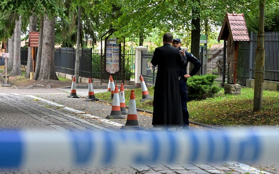 Miejsce ataku nożownika na terenie opactwa przy ulicy Benedyktyńskiej w Jarosławiu