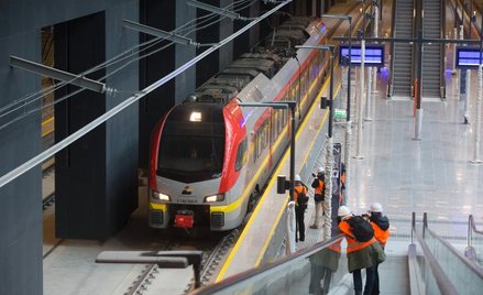 Ostatnie próby torowe przed otwarciem dworca Łódź Fabryczna.