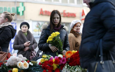 Moskwa, wtorek. Dzień po wstrząsającym mordzie składano kwiaty na stacji Oktiabrskoje Pole