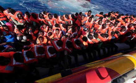 Migranci z Afryki docierają do obozów na południu Europy. Stamtąd mieli trafiać do państw UE. Na raz