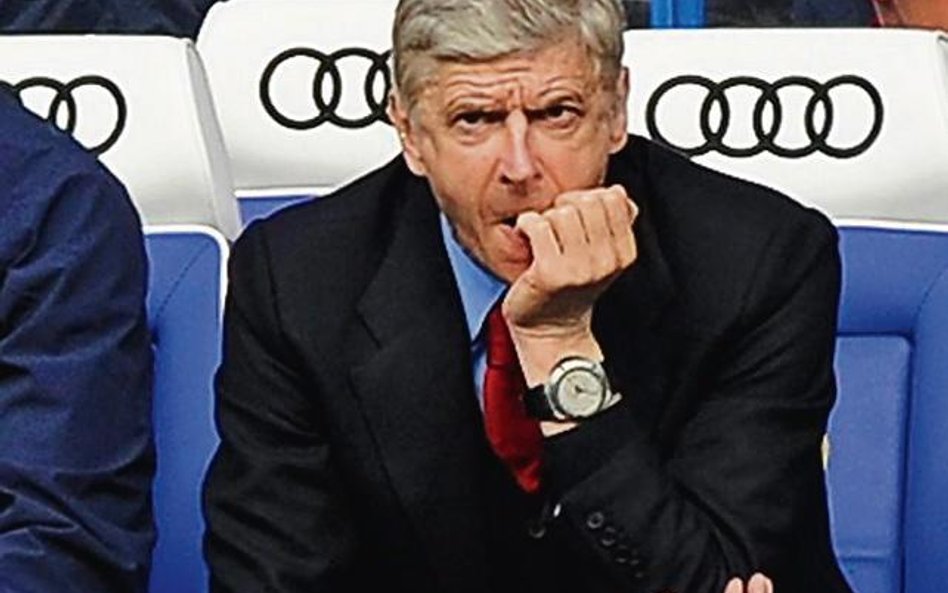 Arsene Wenger myśli, jak zdobyć pierwsze od 2005 r. trofeum