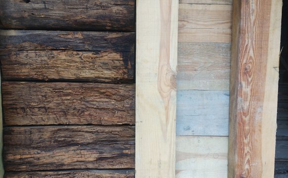 Zniszczenia spowodowane przez wilgoć i owady są ogromne. Z tego powodu przed każdą wymianą drewna sp