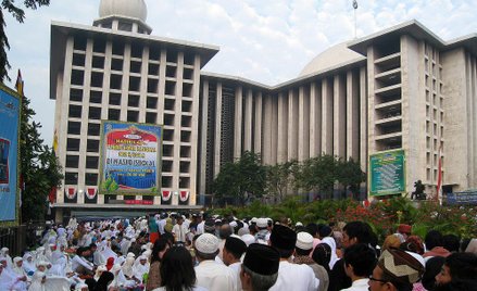 Projekt ustawy w parlamencie Indonezji: Żona ma być dobra, homoseksualizm trzeba leczyć