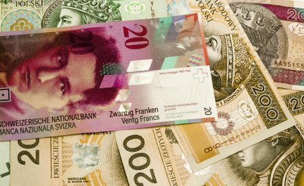 Frank przebija 4 zł