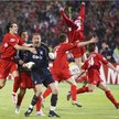 Jerzy Dudek (w środku, na czarno), jako zawodnik Liverpoolu był jednym z trzech Polaków, którzy ze s