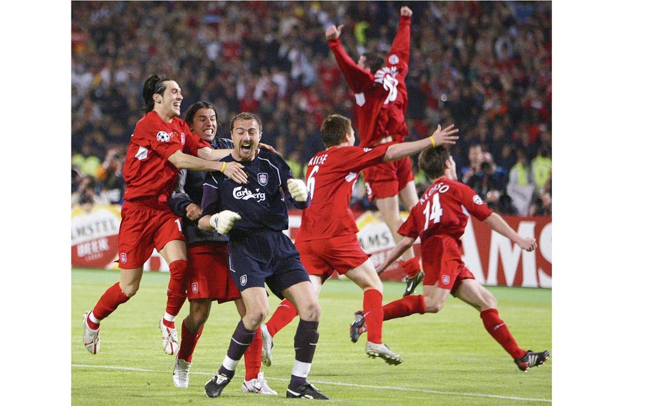 Jerzy Dudek (w środku, na czarno), jako zawodnik Liverpoolu był jednym z trzech Polaków, którzy ze s