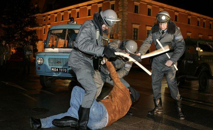 Akcja "Młodzi pamiętają" w 25. rocznicę stanu wojennego, noc z 12 na 13 grudnia 2006 roku