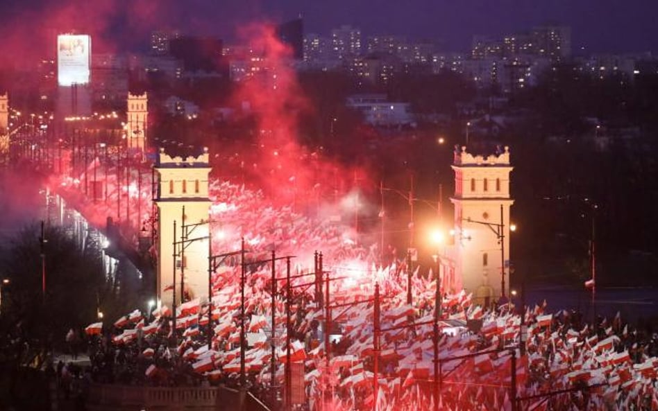 Marszem i w biegu Polacy uczcili 99. rocznicę odzyskania niepodległości